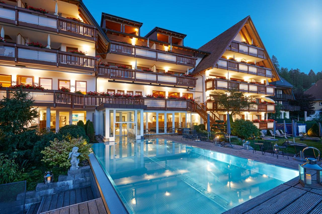 Erfurths Bergfried Ferien & Wellnesshotel Hinterzarten Exterior foto