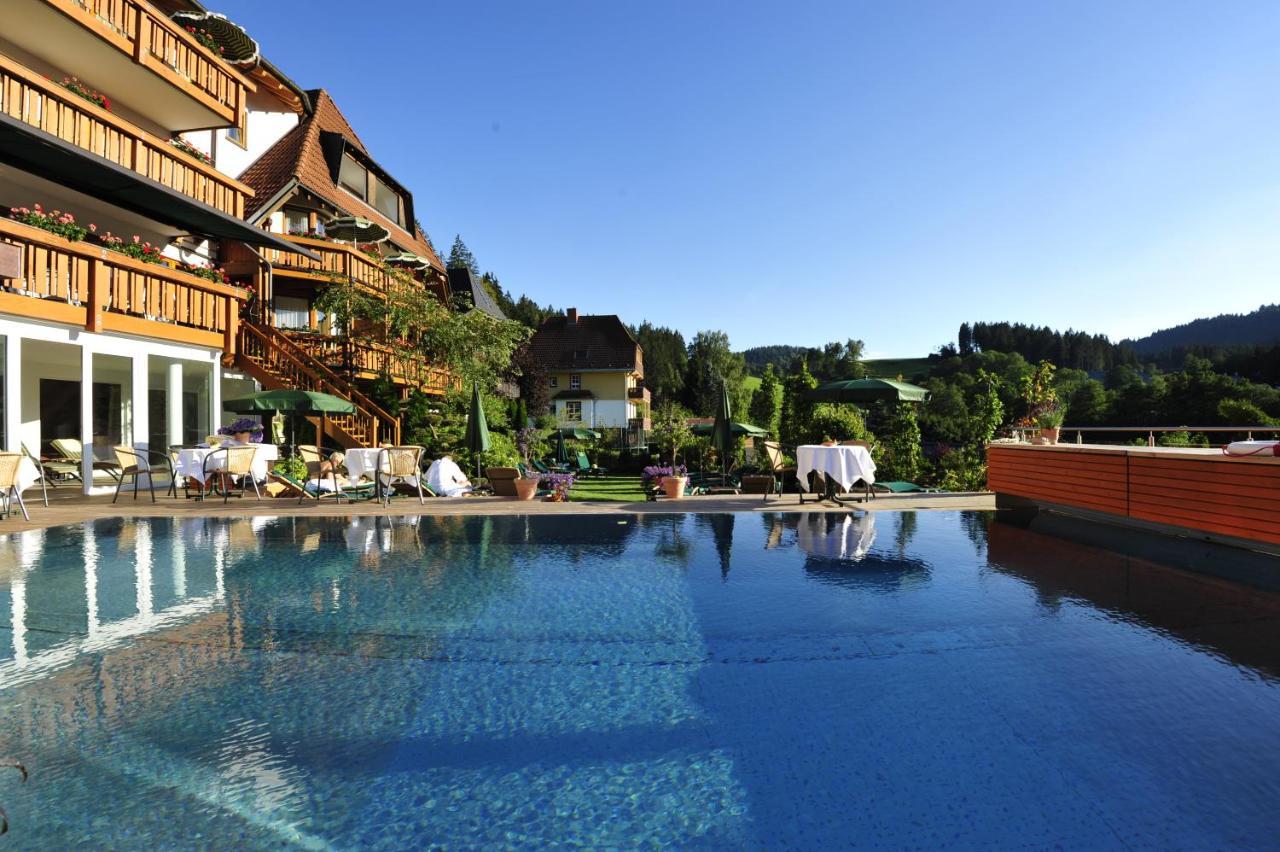 Erfurths Bergfried Ferien & Wellnesshotel Hinterzarten Exterior foto